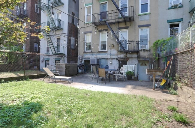 Building Photo - 931 Park Ave