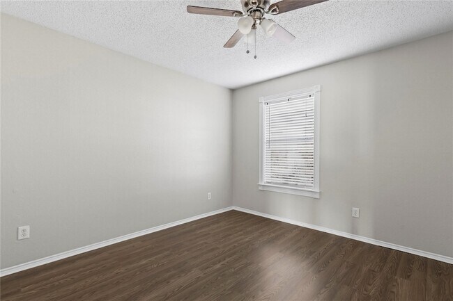 Building Photo - 1543 Englewood Dr