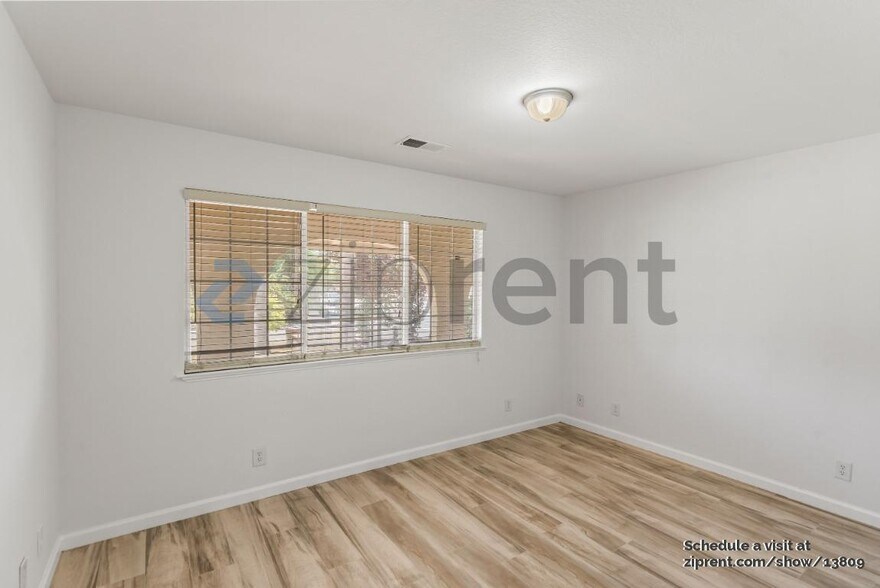 Building Photo - 1400 Arkell Rd