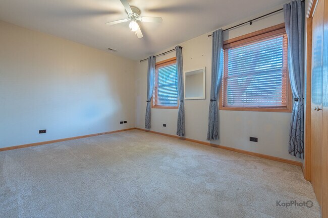 Building Photo - 519 S Maplewood Ave