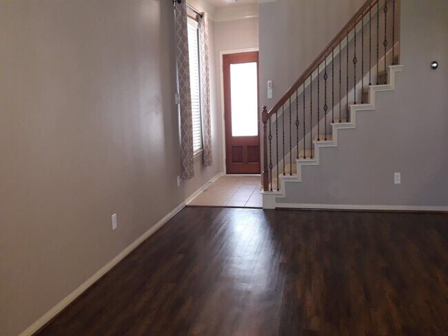Building Photo - 14546 Bergenia Dr