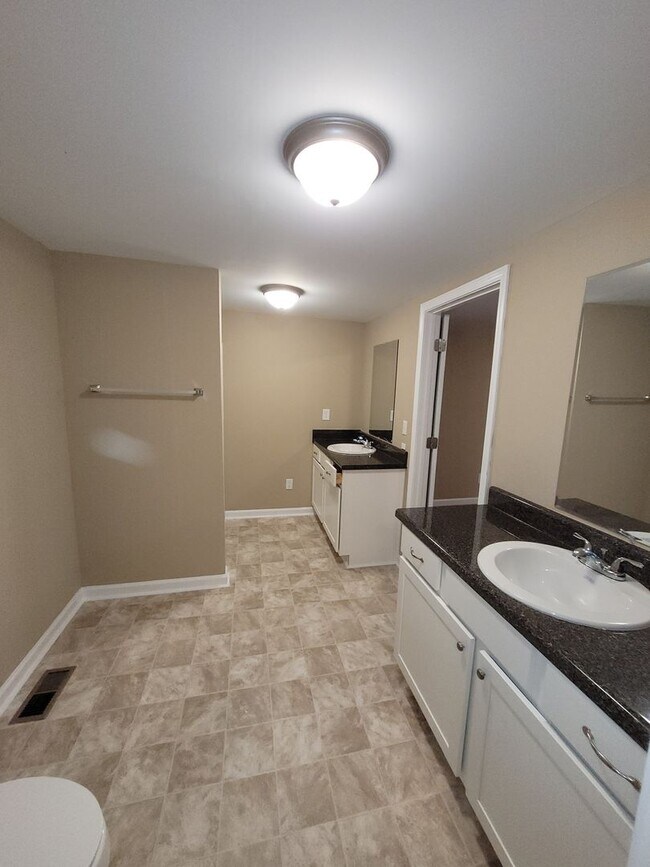 Building Photo - PRE-LEASING-Now Leasing- Madison Co. –COLB...