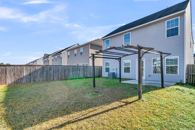Building Photo - Meticulous 3 Bedroom Home in Lindera Prese...