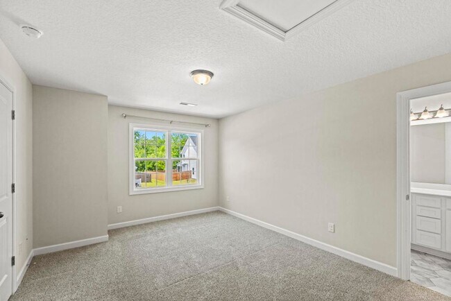Building Photo - $500 off 1st Month's Rent! Convenience to Camp Lejeune!