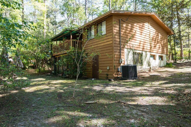 Building Photo - 3322 Robinhood Rd