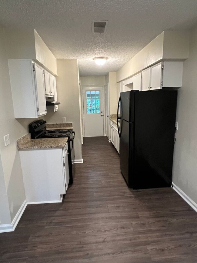 Building Photo - Newly renovated Quadplex with close proximity to Harbison Blvd - 3641 Apt C