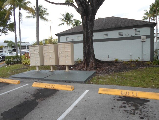 Building Photo - 20760 NE 4th Ct