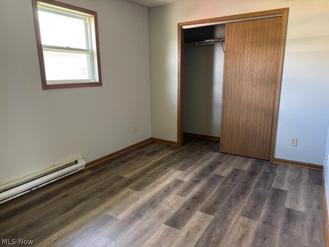 Building Photo - 120 8th Dr NE