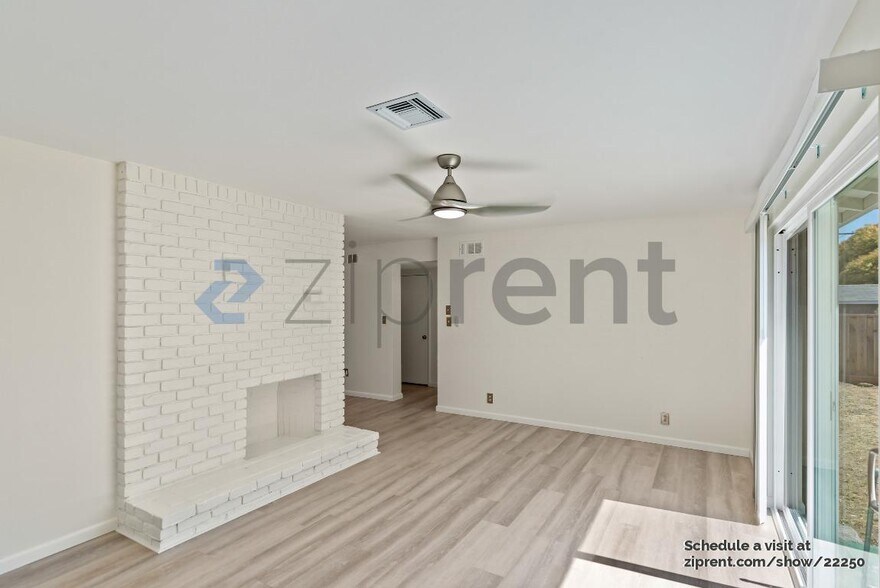 Building Photo - Unit
