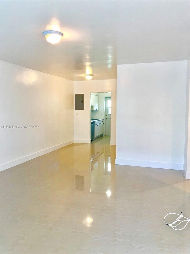 Building Photo - 8227 Crespi Blvd