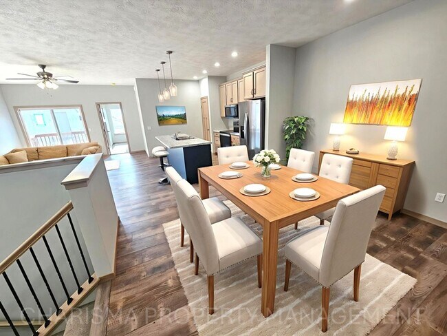 Building Photo - Tunis Drive Townhomes