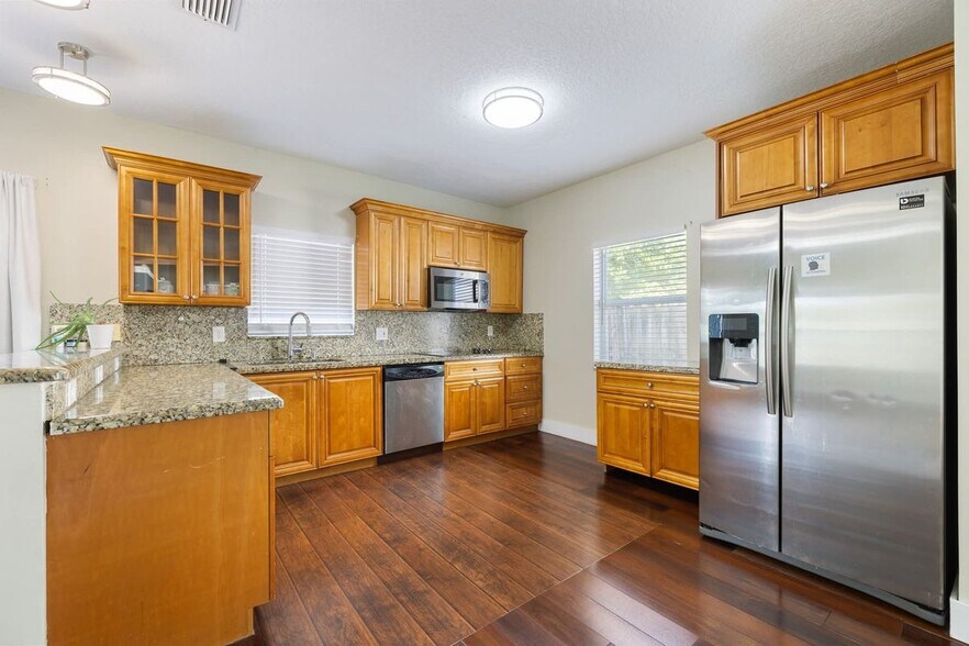 Building Photo - 1512 SW 106th Ave