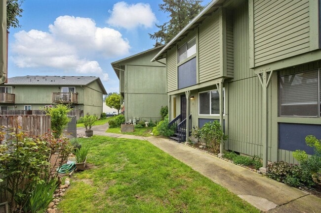 Building Photo - Charming Salmon Creek Condo