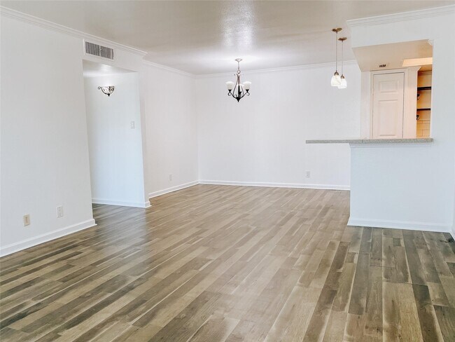 Building Photo - 14555 Wunderlich Dr