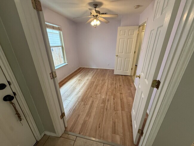 Building Photo - Well Maintained One-Story in Westchase | No Carpet + New Pergola + Prime Location