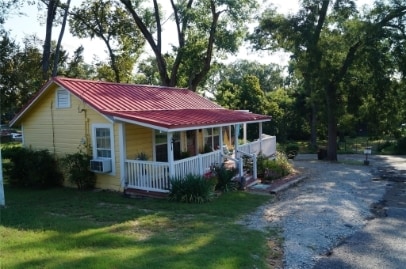 Building Photo - 402 E College St