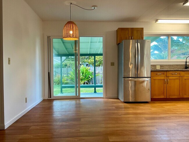 Building Photo - Beautiful, Bright & Airy Beach House--3Bed...