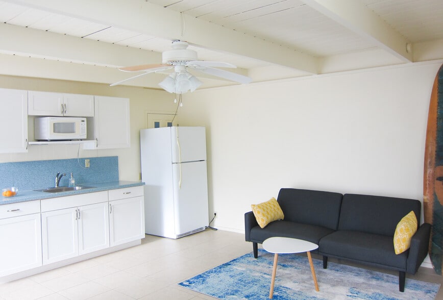 Building Photo - 491 Paumakua Way