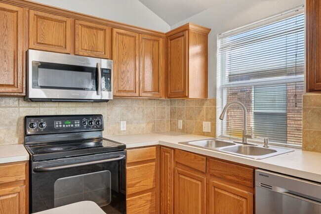 Building Photo - 2545 Prospect Hill Dr