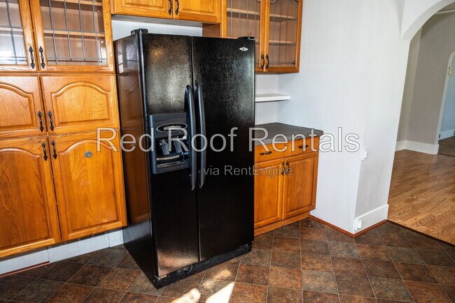 Building Photo - 702 S 51st St