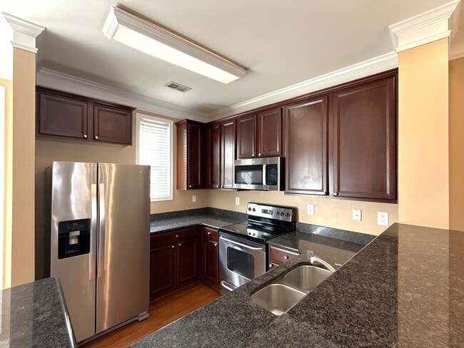 Building Photo - 8636 Beaver Creek Dr