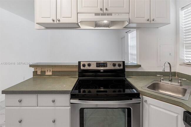 Building Photo - 645 NE 77th St