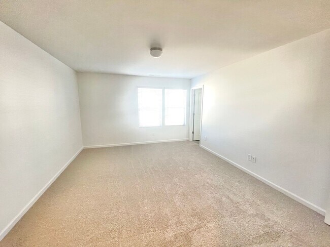 Building Photo - Beautiful 3BR, 2.5BA Home with Owner’s Suite & Designer Upgrades - Available 08/20