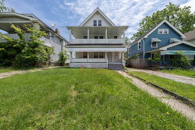 Building Photo - 3353 E 132nd St