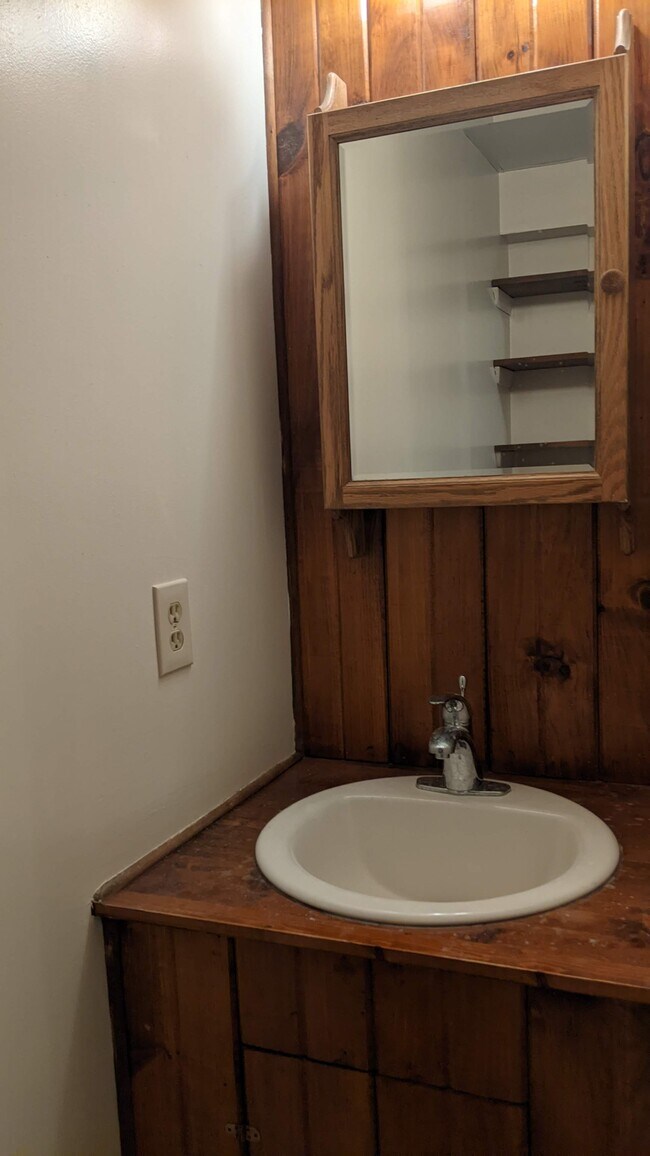 Building Photo - 2100 Glenn Spring Ct