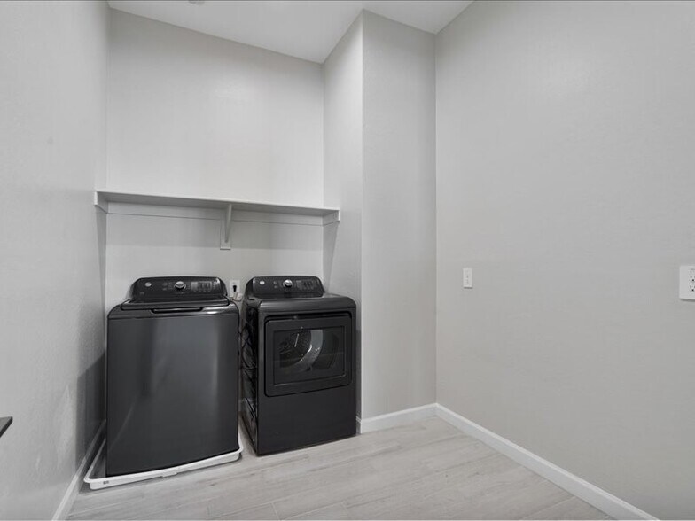 Large Upstairs Laundry Room - 5053 E Anderson Dr