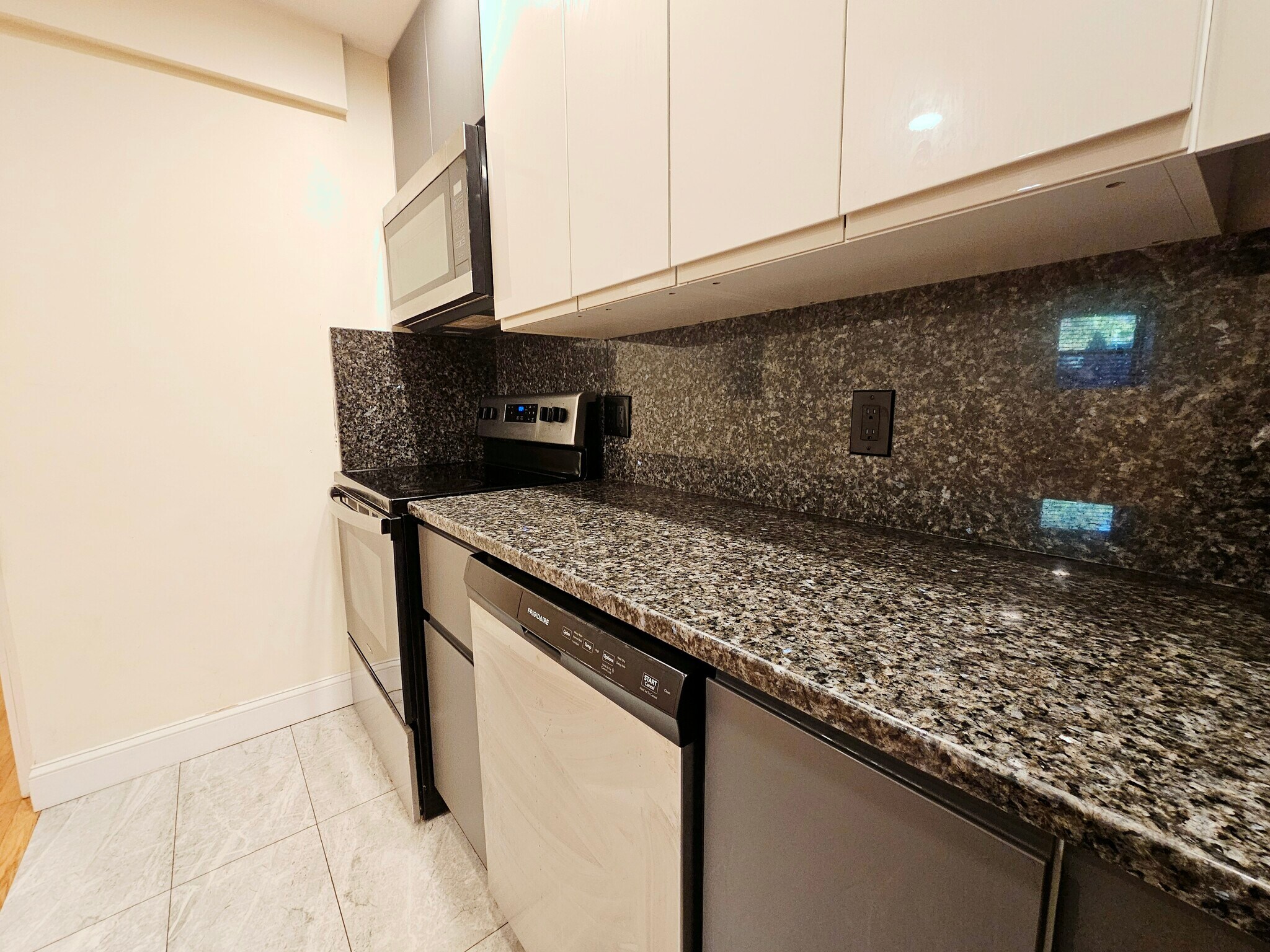 Building Photo - 1803 Beacon St