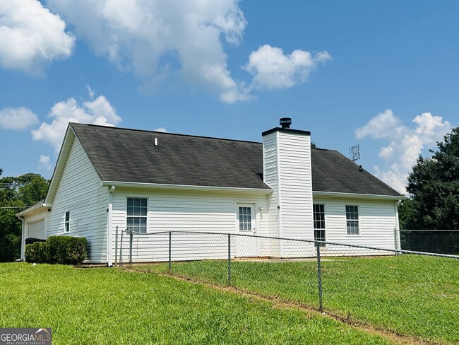 Building Photo - 210 Shamrock Way