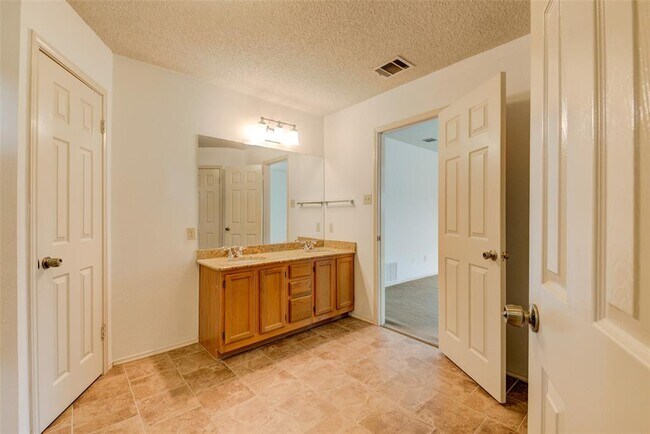 Building Photo - 8406 La Naranja Cove