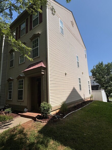 Building Photo - 20334 Bowfonds St
