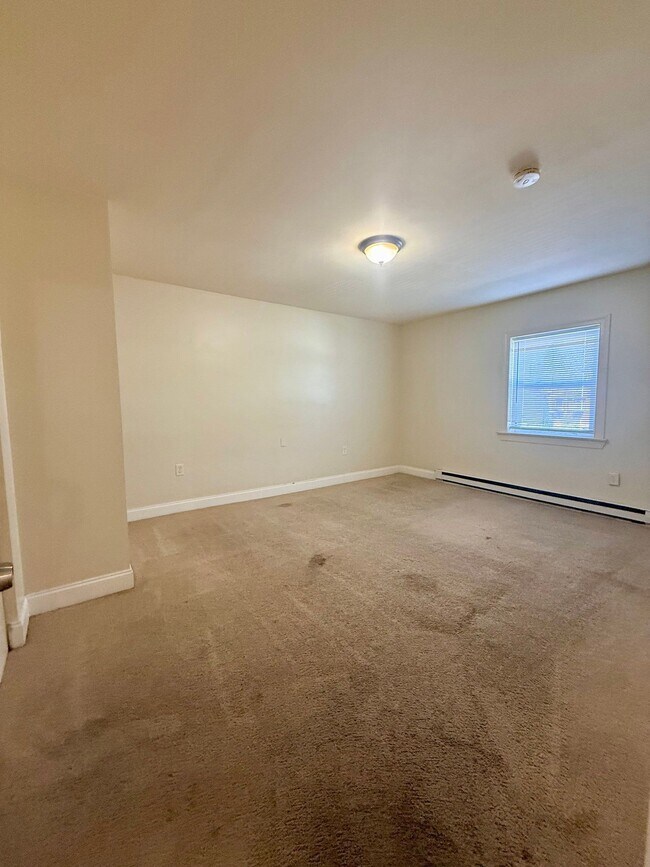 Building Photo - 853 Manor St