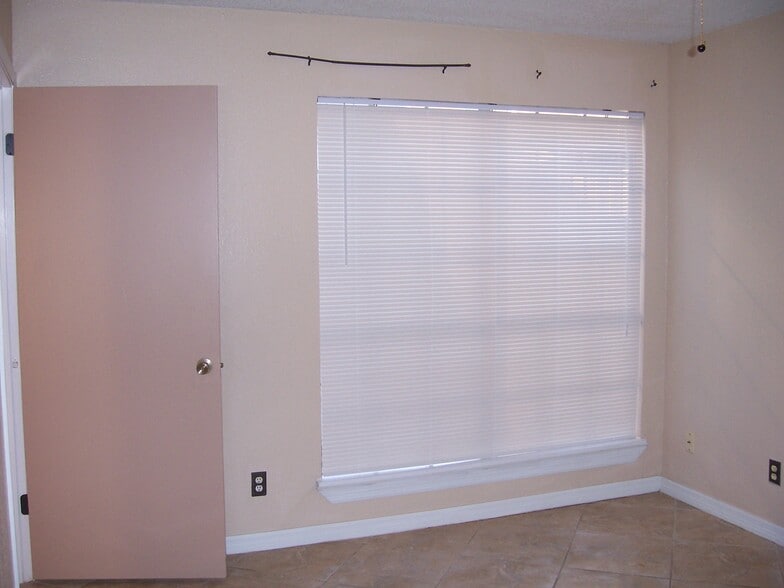 Guest bedroom mega-window at patio - 14519 Clovelly Wood