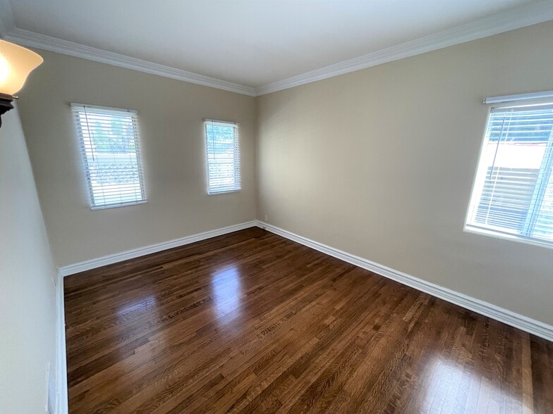 Building Photo - 152 N Arnaz Dr