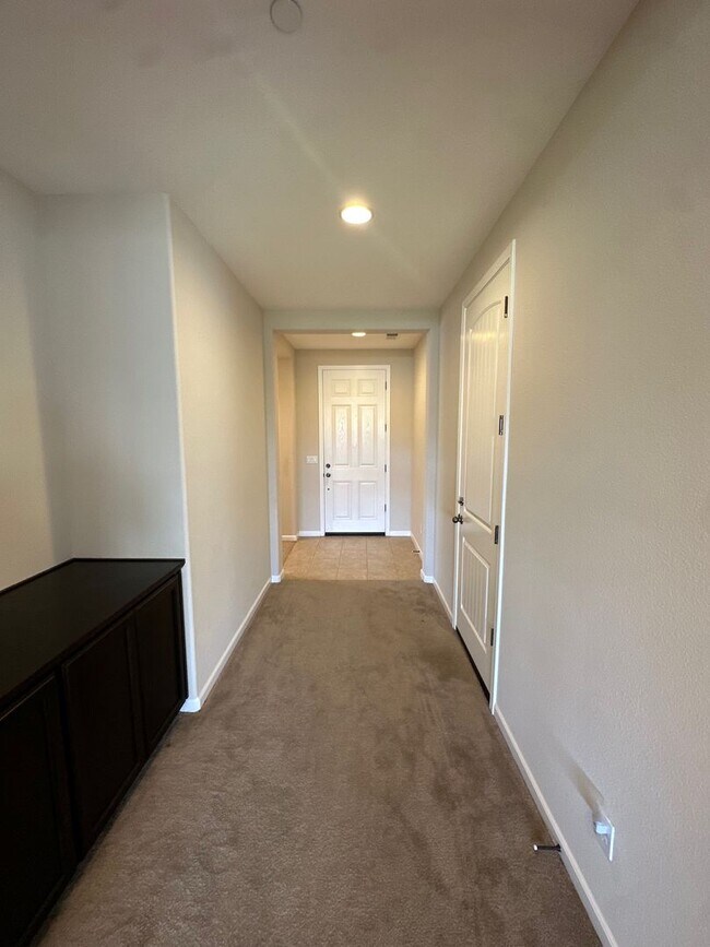 Building Photo - Spacious 4 Bed / 3 Bath Home with Large Covered Patio in Chico