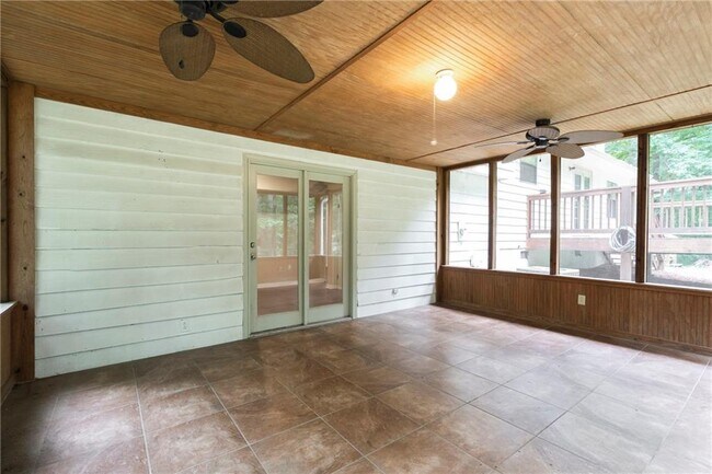 Building Photo - 2423 Falcon Ct