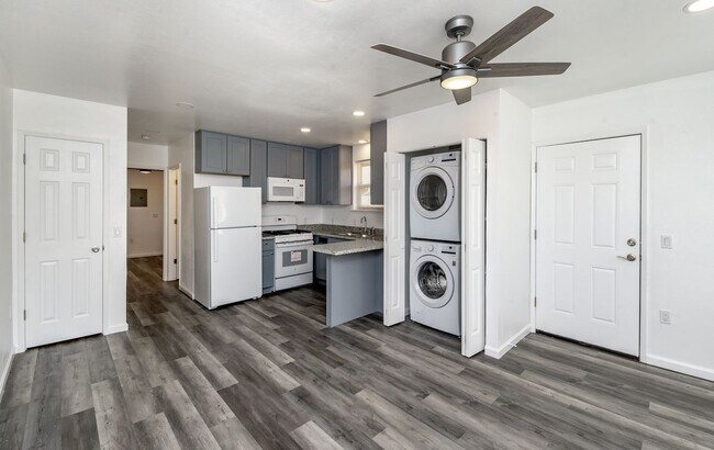 Building Photo - 704 5th Ave SE