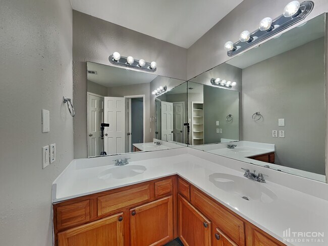 Building Photo - 16327 Petaluma Drive Houston TX