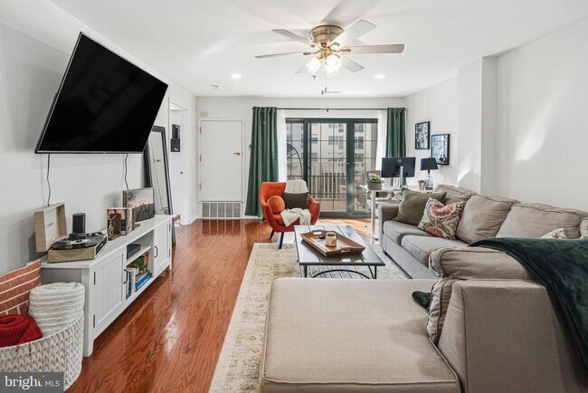 Building Photo - 2 Leverington Ave