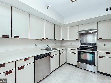 Building Photo - 4550 N Park Ave