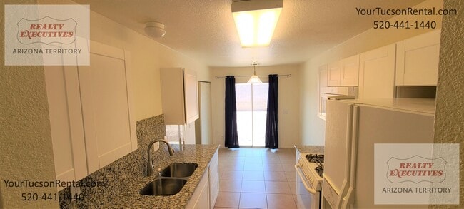 Building Photo - Valencia Rd & Headley Rd 3/2 - All tile fl...