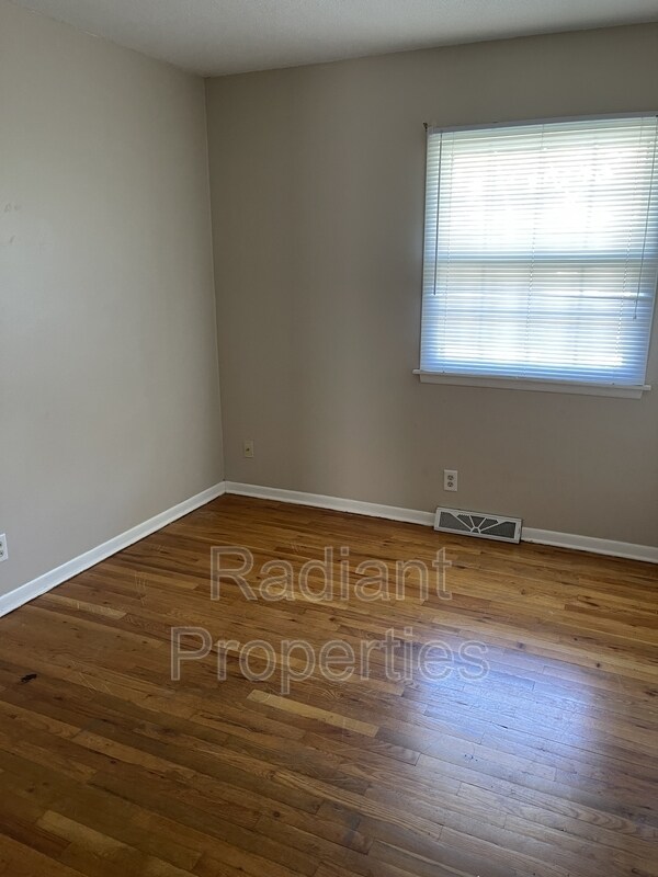 Building Photo - 3111 E 38th St