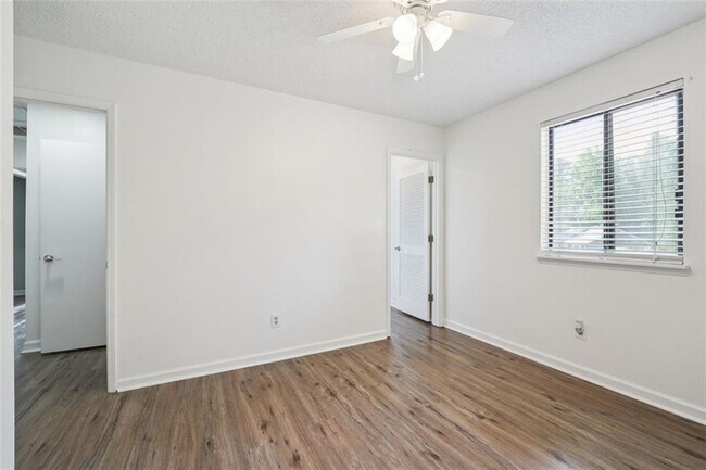 Building Photo - 5320 Kelleys Creek Dr