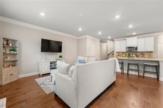 Building Photo - 2170 Trelipe Dr