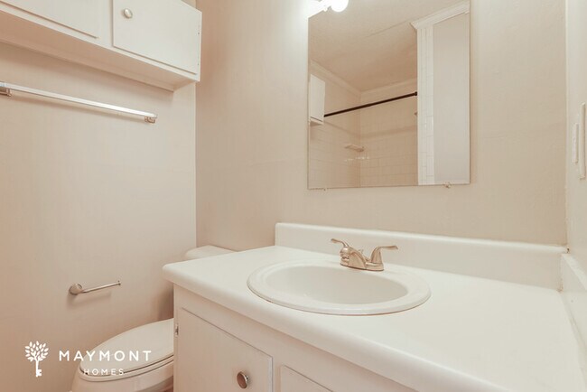 Building Photo - Beautiful 3 Bedroom Bungalow!