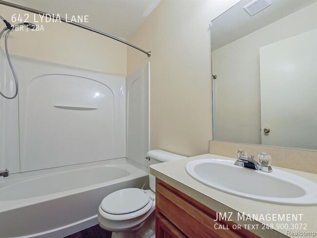 Building Photo - Introducing a beautiful 2 bedroom, 2 bathr...