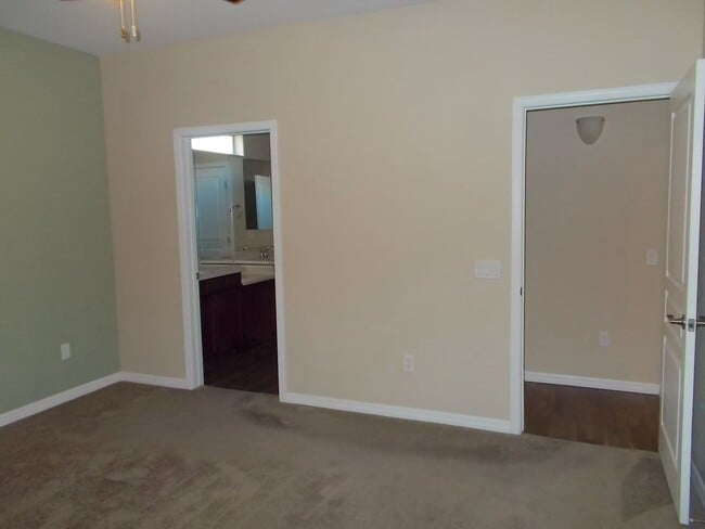 Building Photo - 790 Country Grove Ln